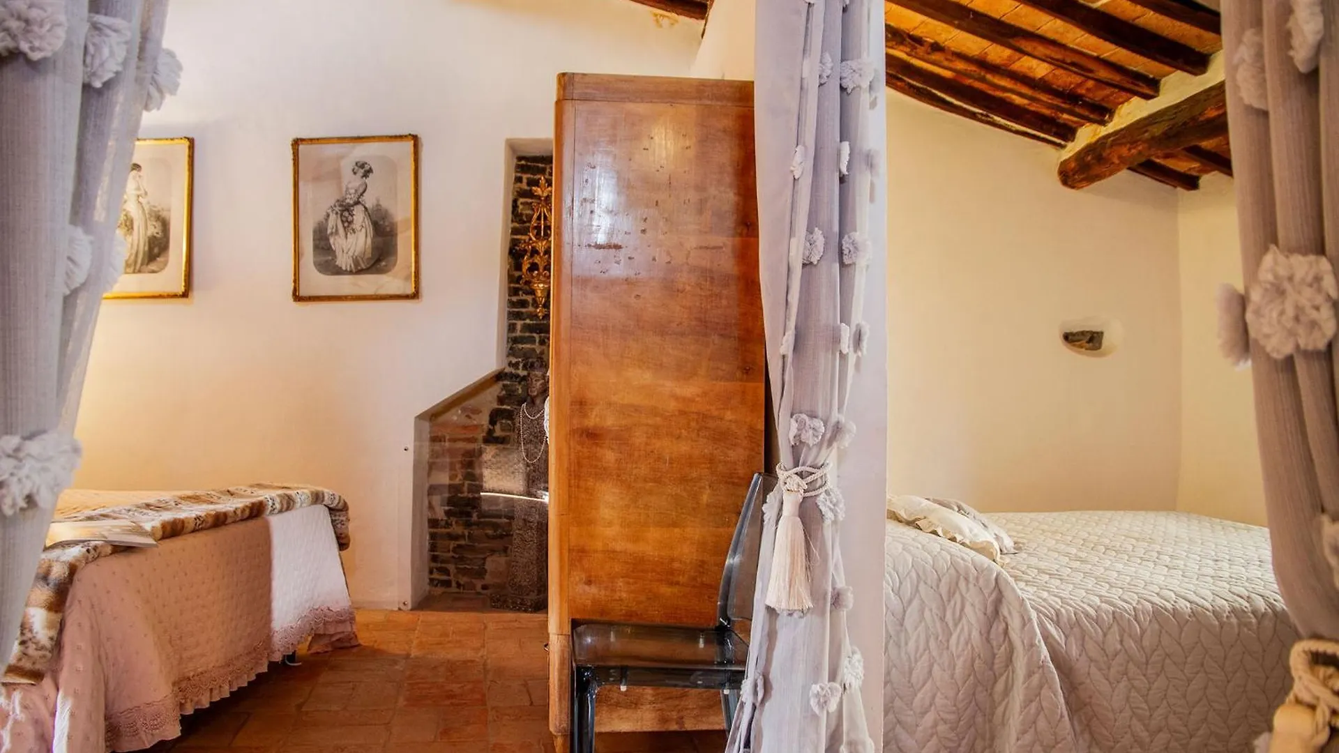 Apartment Romantic & Charming Appartamento In Centro Storico Cuore Di Toscana Monterotondo  Italien